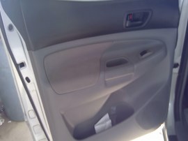 2006 TOYOTA TACOMA, SILVER, SR5 MODEL, CREW CAB, 4.0L, ATM 2WD.  Z25215
